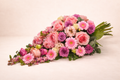Composition dessus de cercueil rose