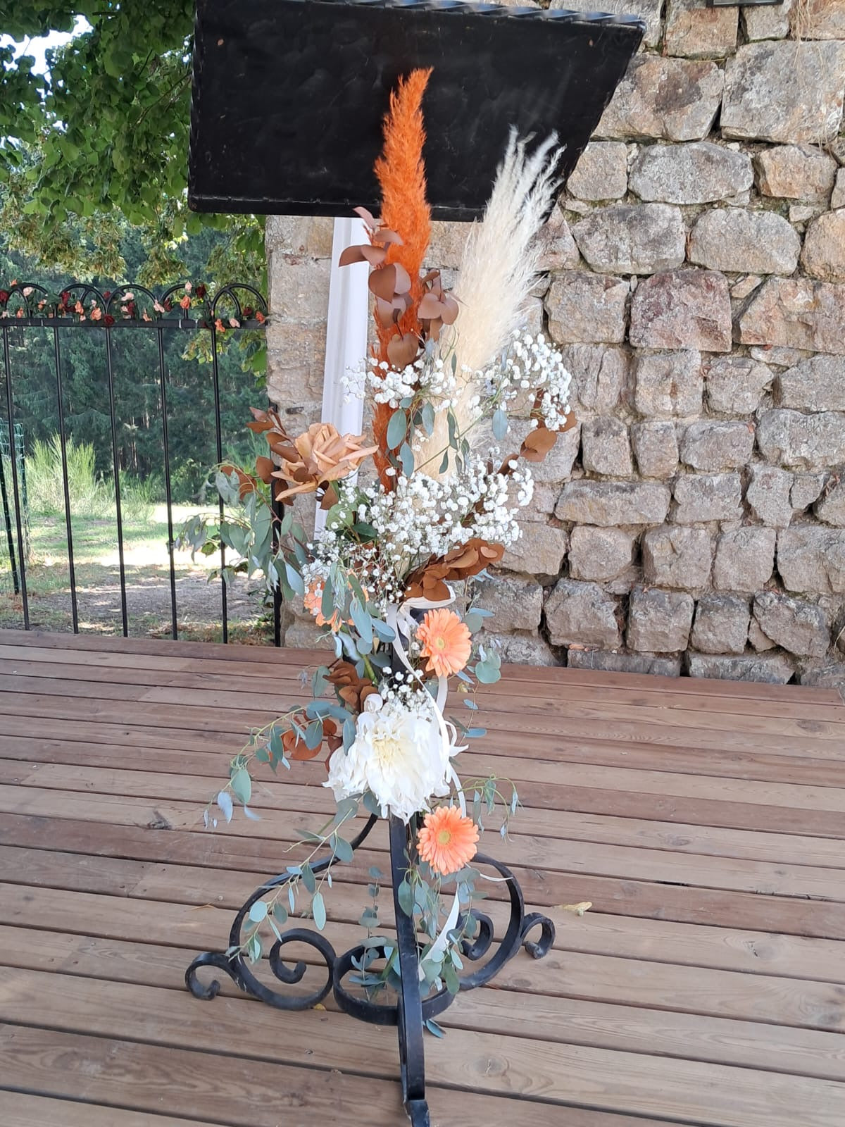 Décoration florale de pupitre