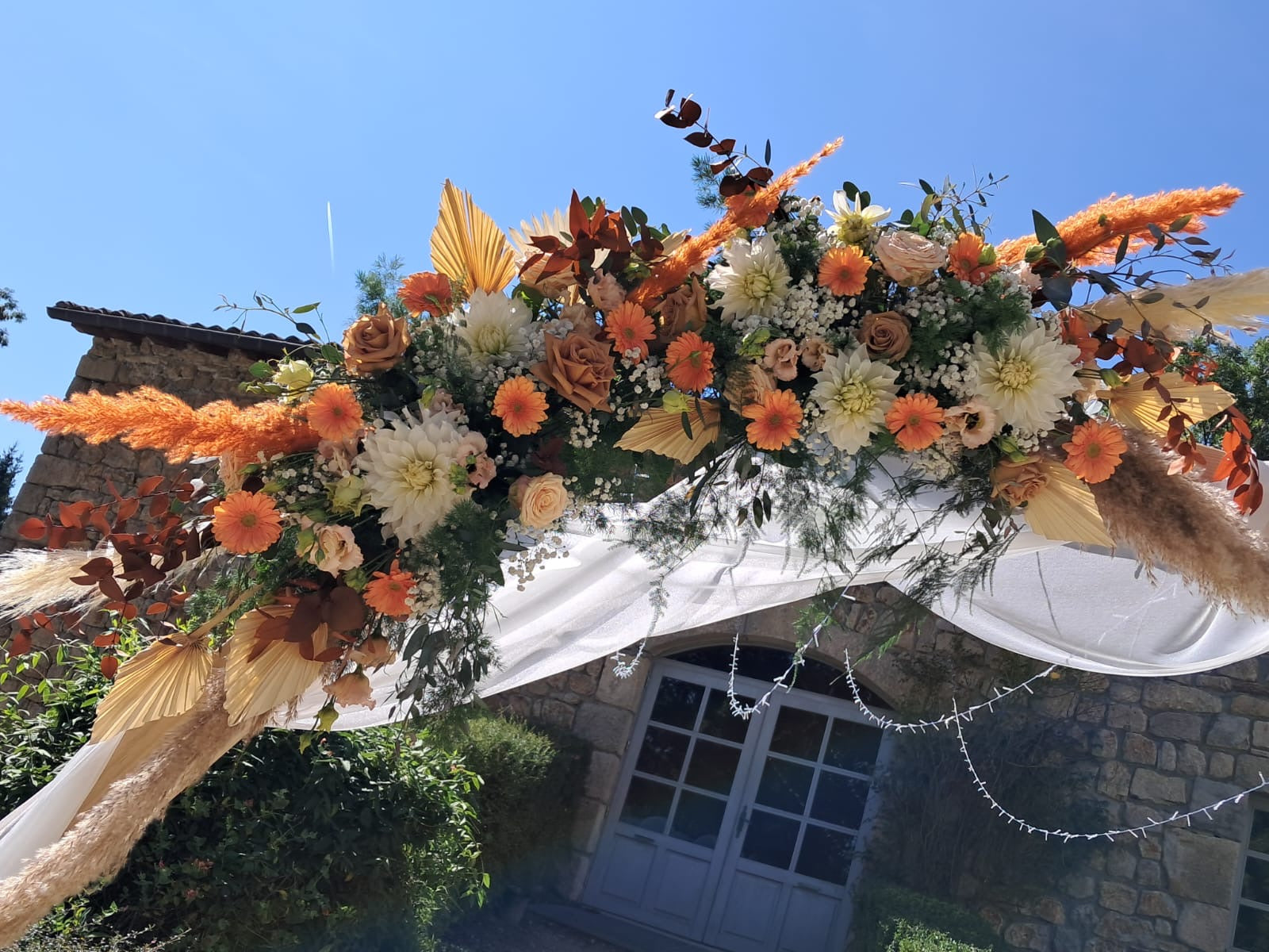 Décoration florale orange/beige