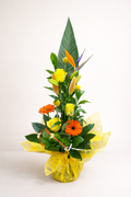 Composition florale en hauteur orange