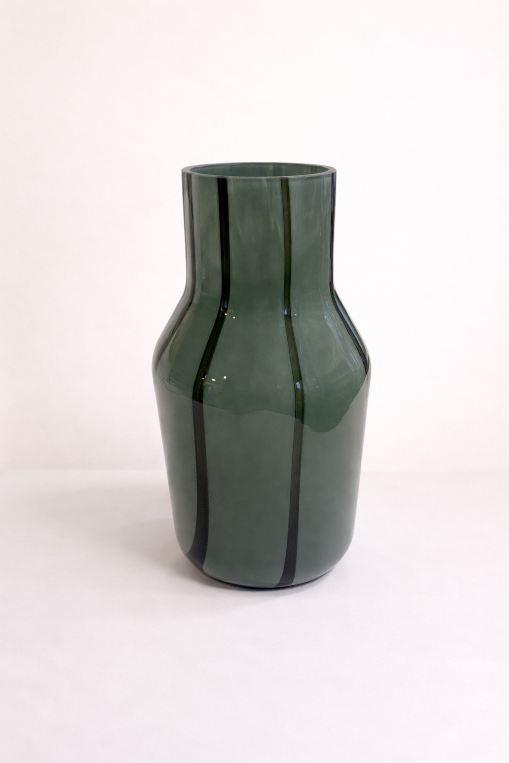 Vase en verre vert