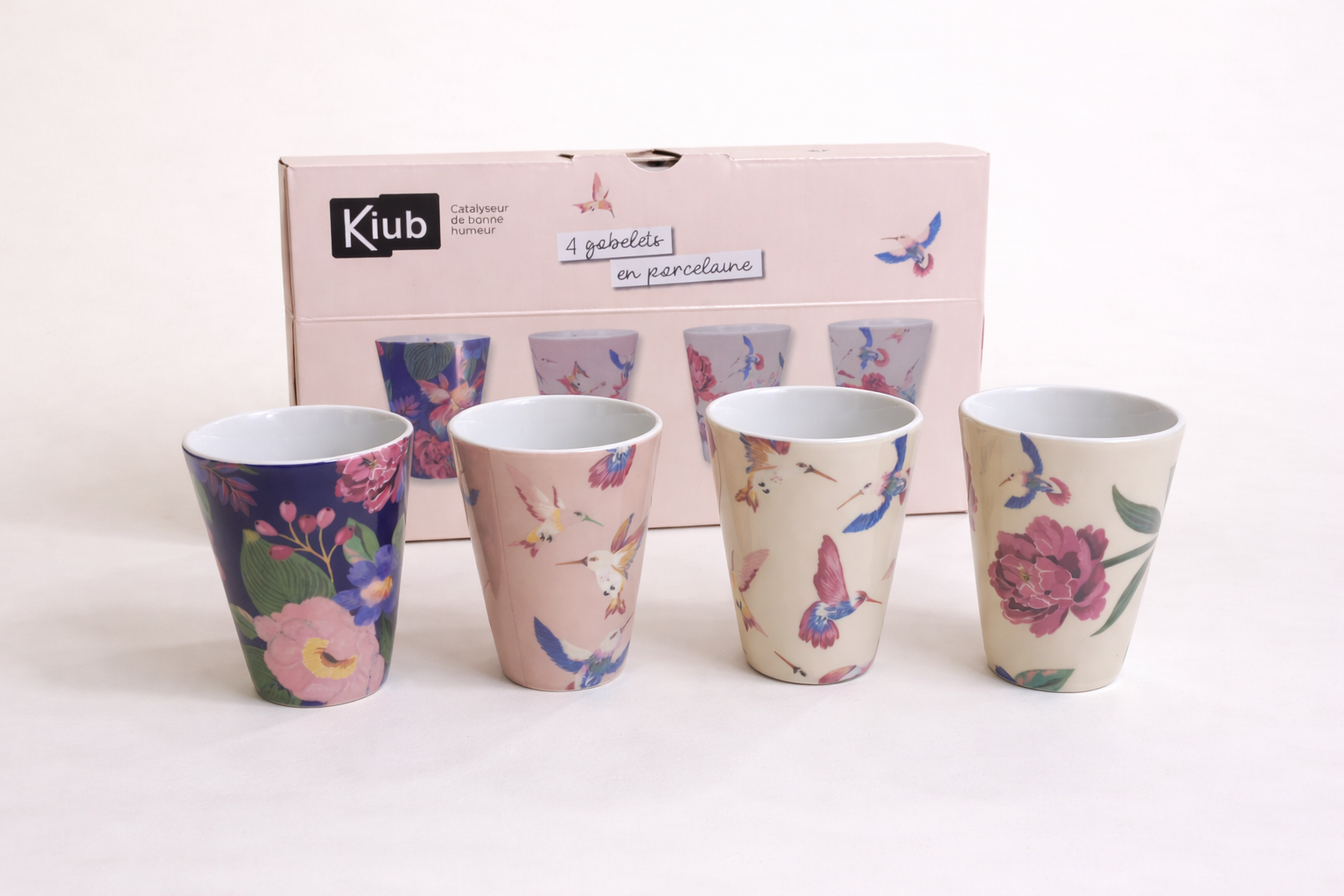 Coffret de 4 gobelets en porcelaine