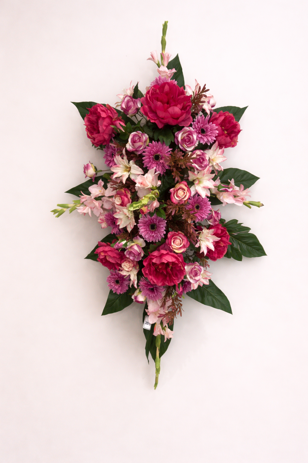 Composition funéraire pivoines et roses