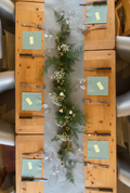 Table décorée - recadrée et retournée